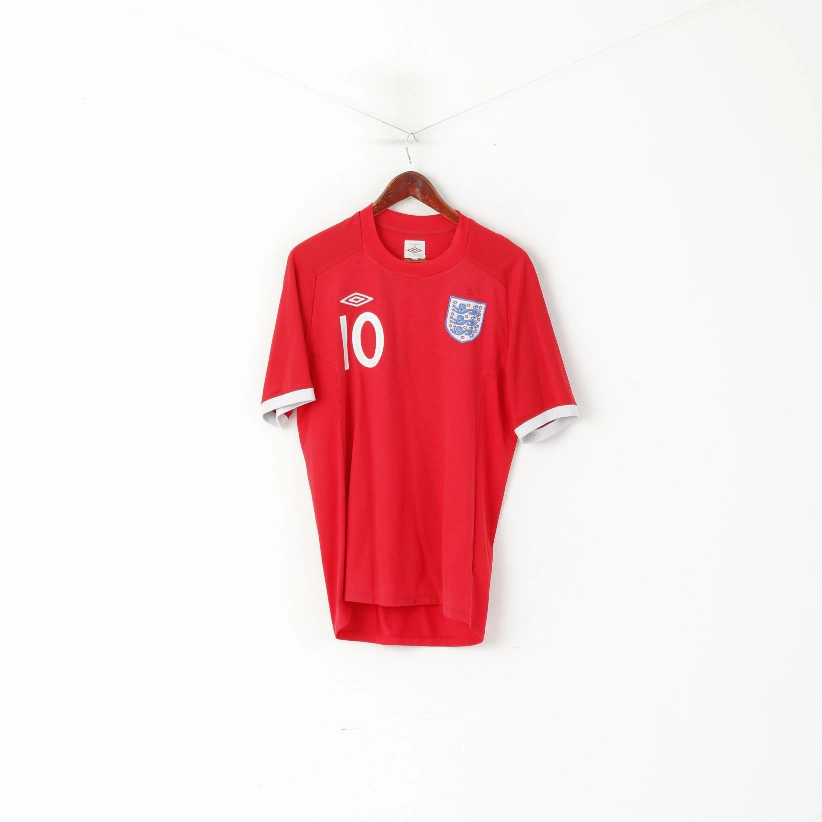 Relaxed Layers Basic Wardrobe Piece Umbro Men 40 M Shirt Red National England Team #10 Dixon Football Trikot jersey Top