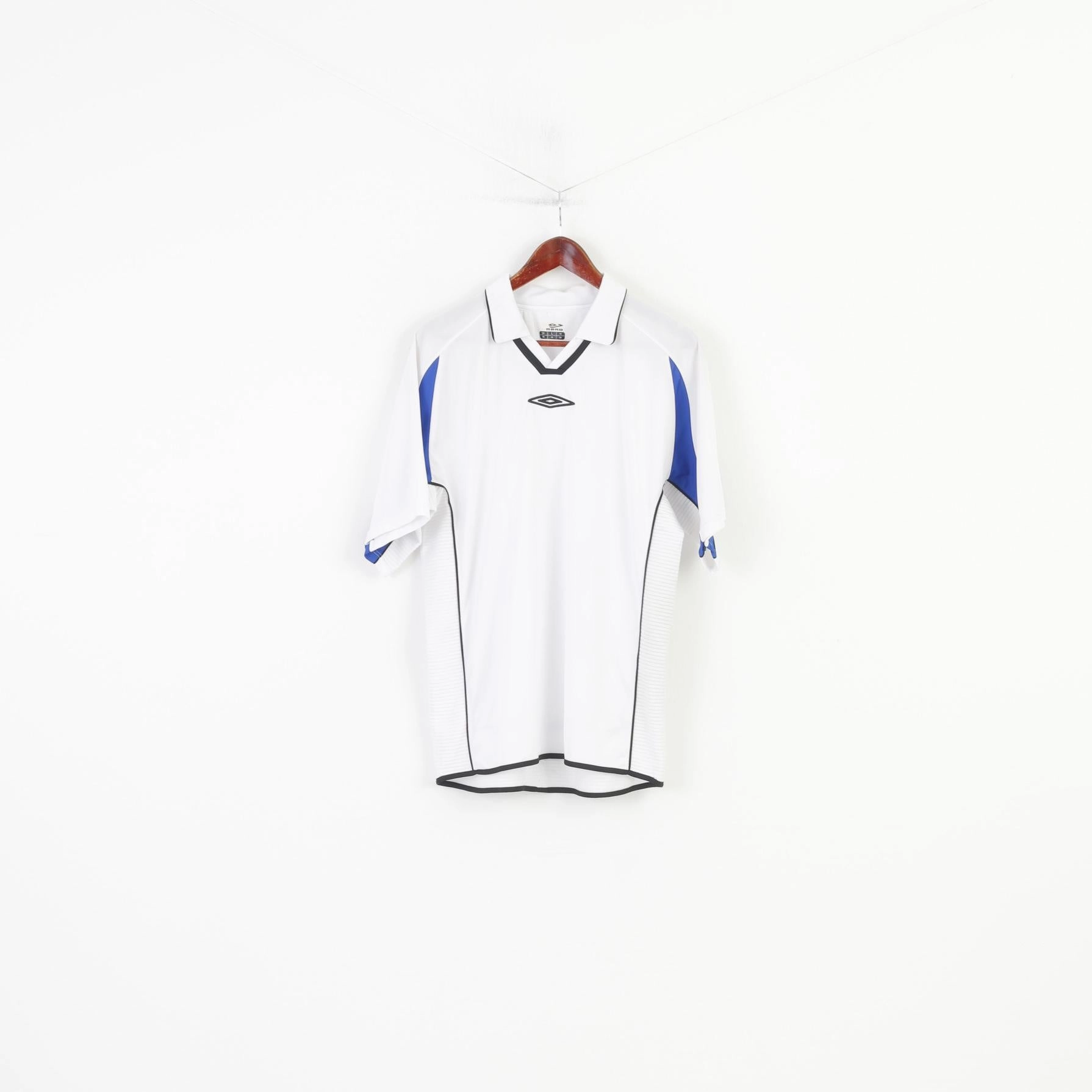 Umbro Men L Polo Shirt White Training V Neck Activewear Training Jersey Top Travel Style budget-friendly