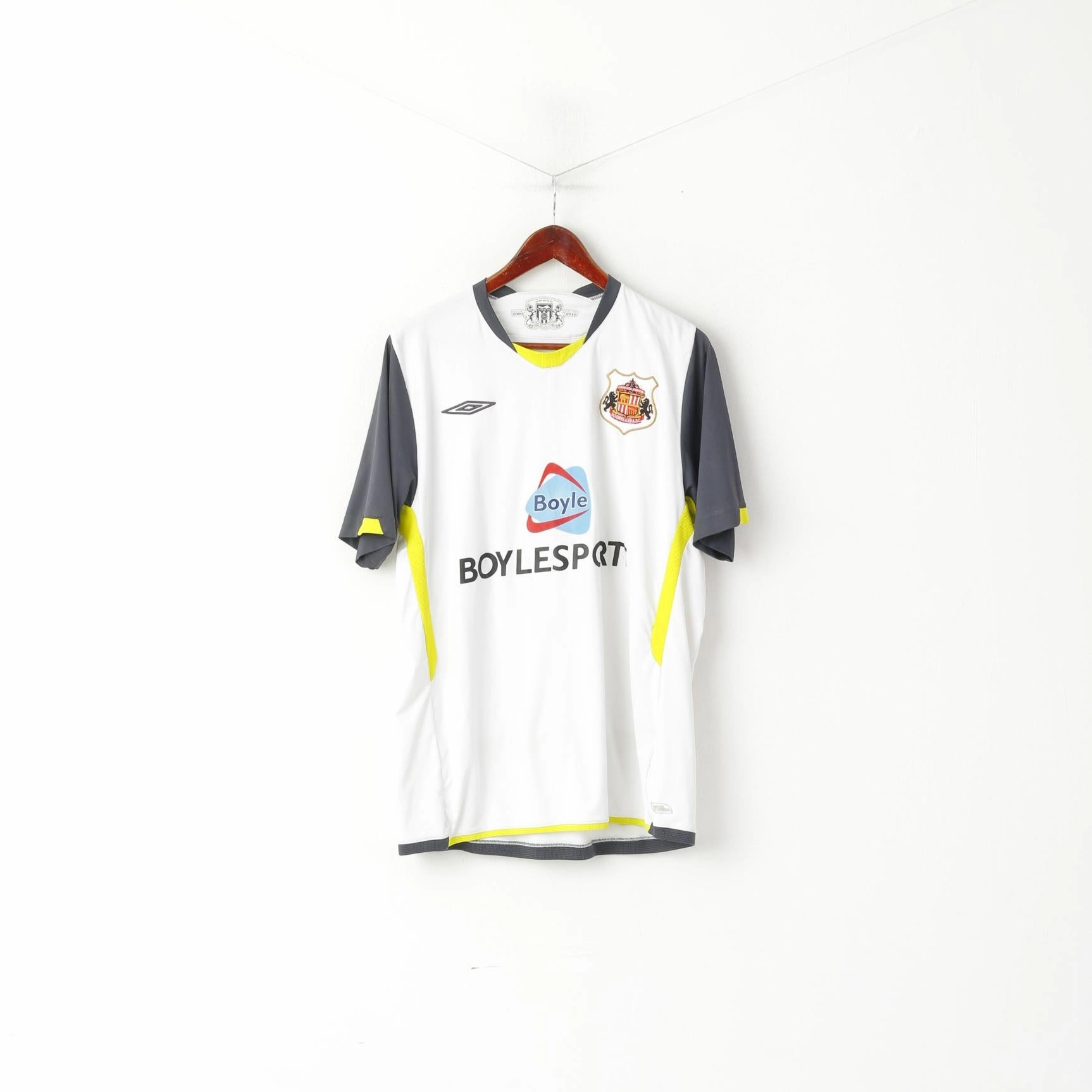 Umbro Men XL Shirt White Sunderland Football Club 2009 / 2010 Jersey Sport Top Ultra Soft Blend Relaxed Outfit