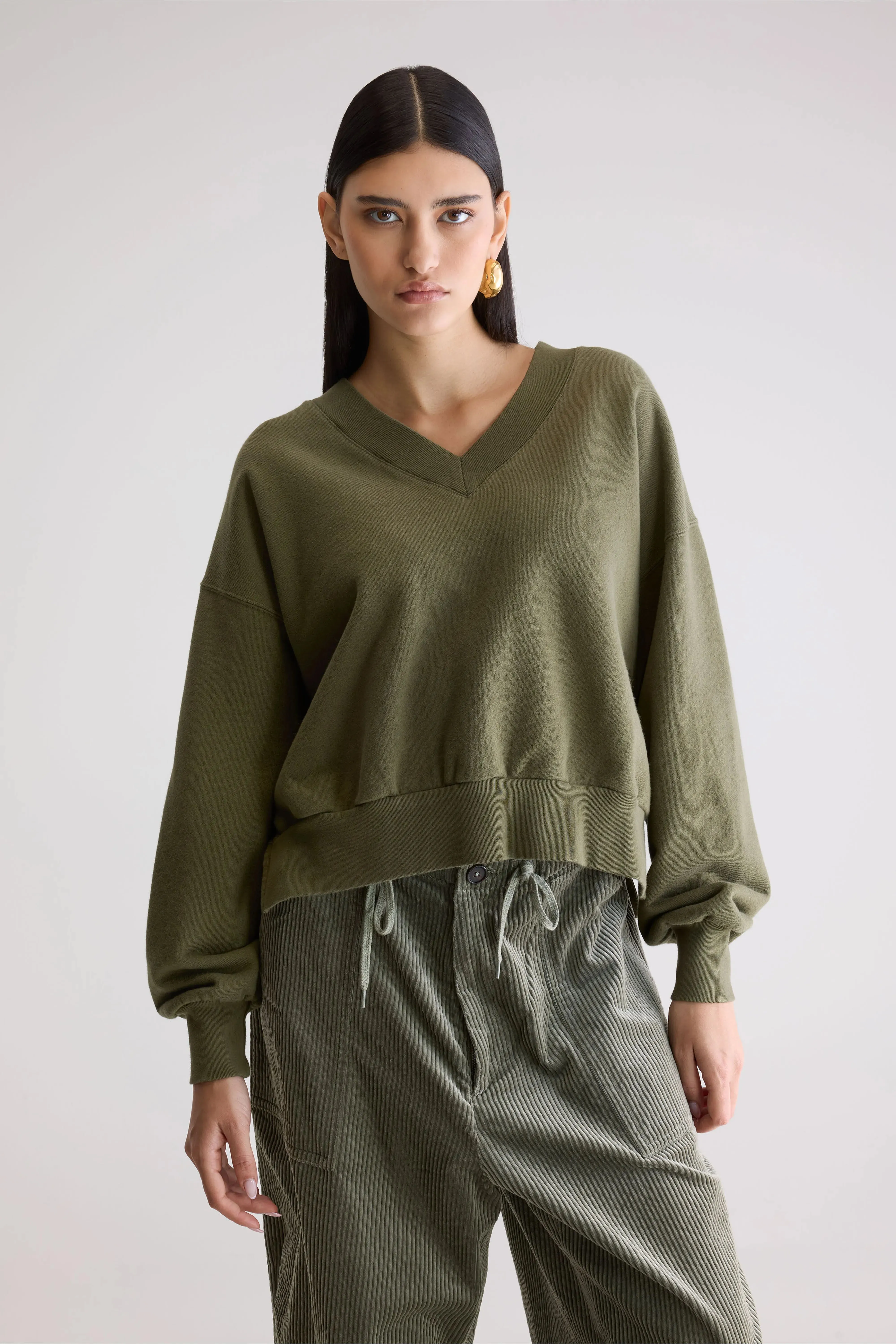 No Bunching Gothic style Varola v-neck sweatshirt (252 / W / OLIVE)