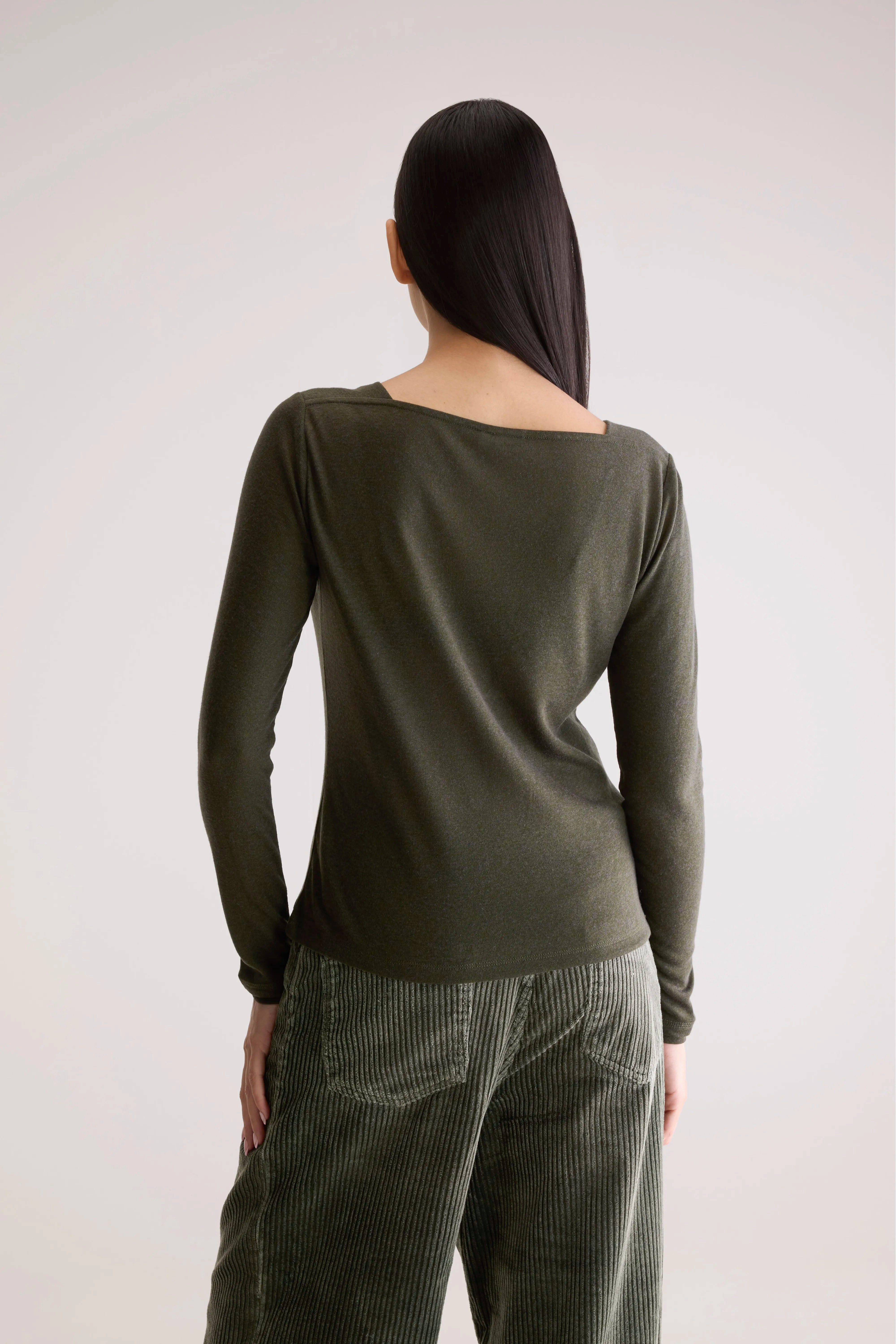 Essential Chic Veras fitted t-shirt (252 / W / FOREST)