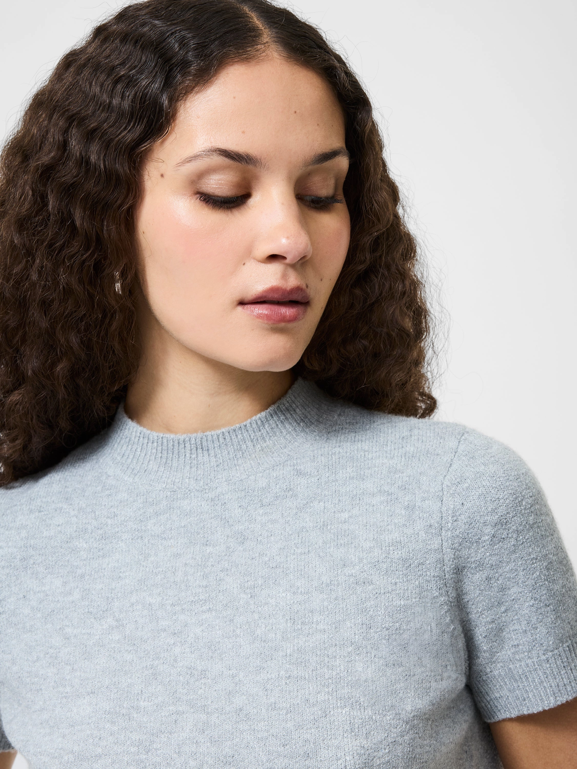 Contrast Stitch Vhari Mock Neck Short Sleeve Top