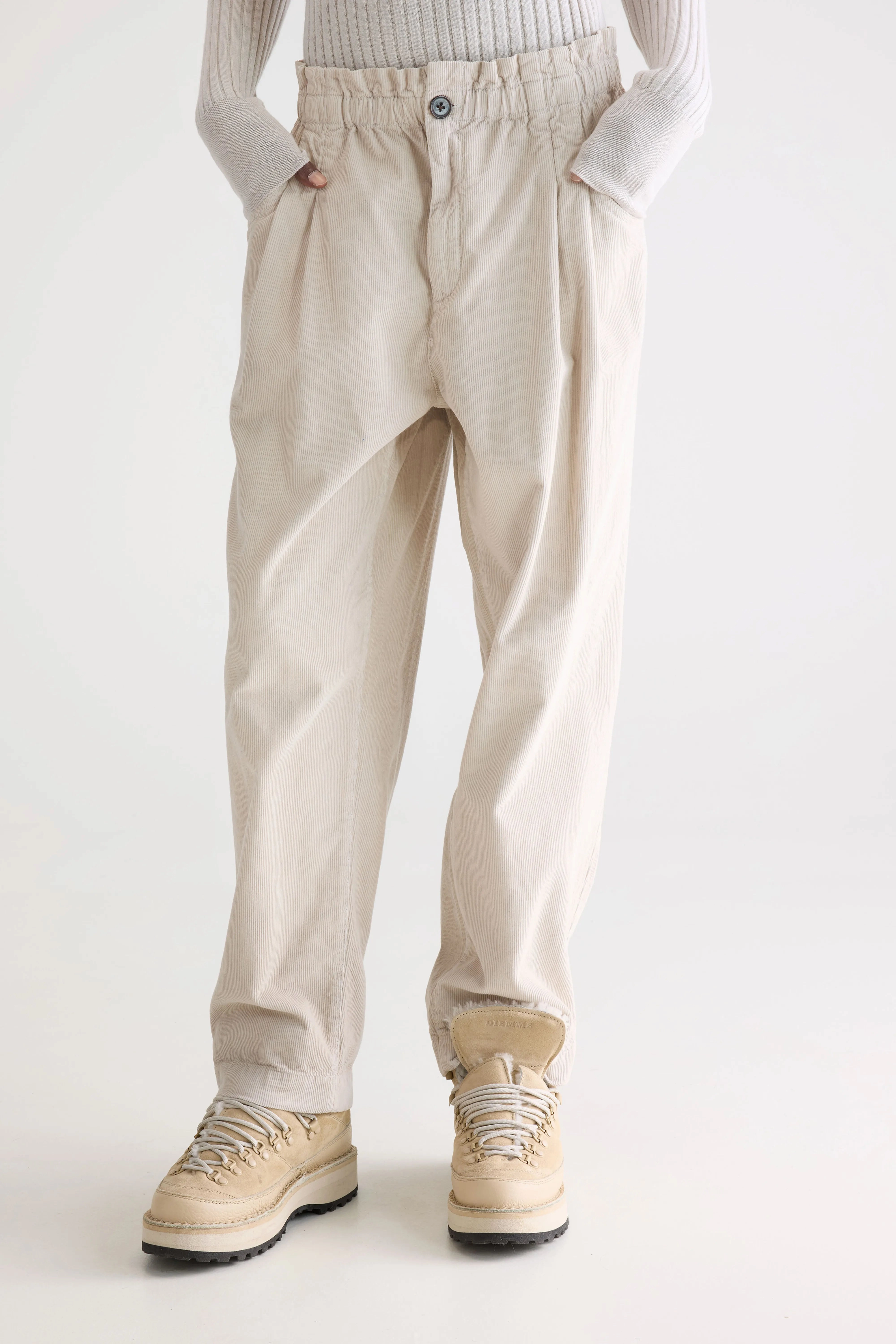 Winona paperbag trousers (252 / W / STONE) Stretchable Fabric Non Irritating Seams
