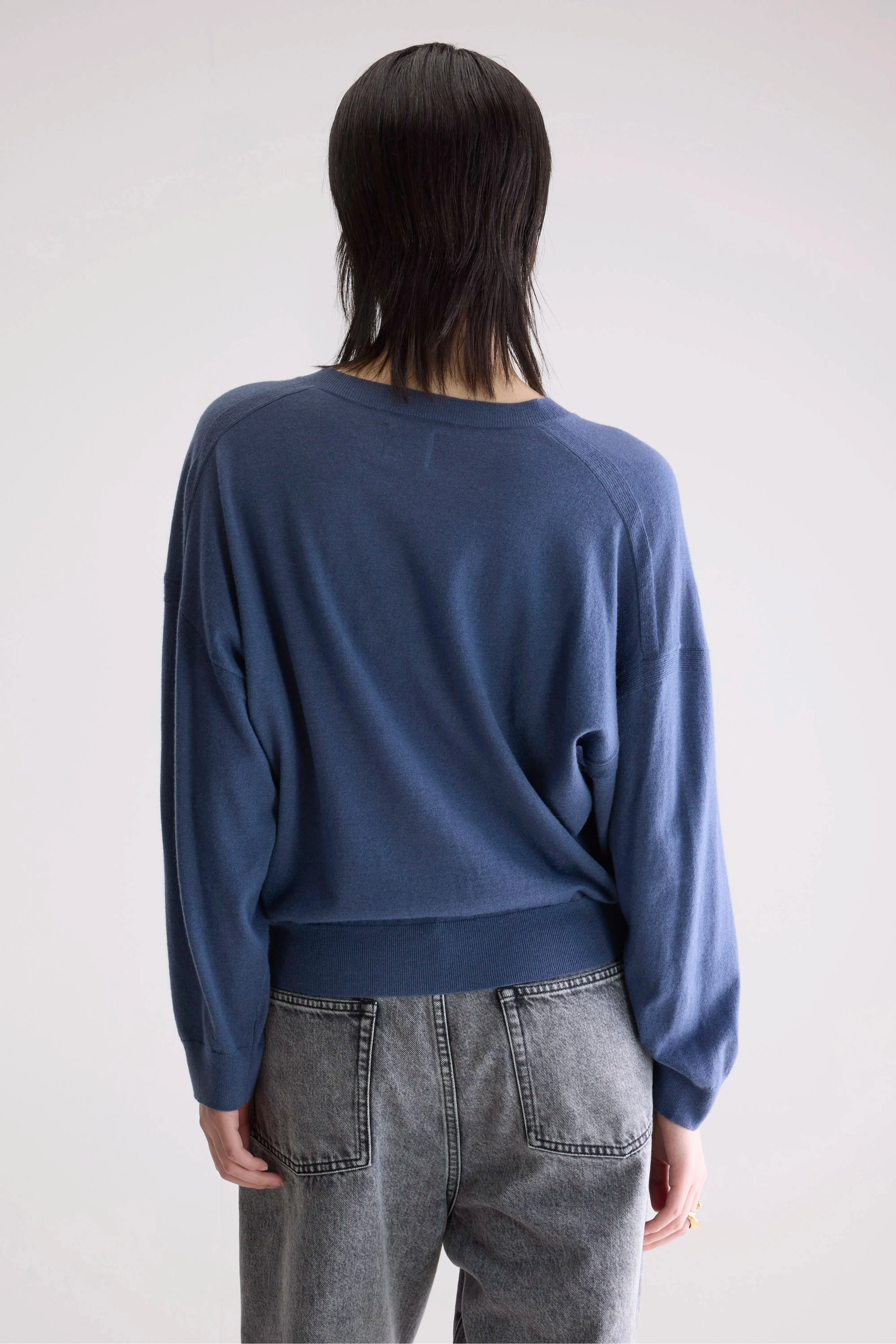 Weekend Comfort Polished Feel Arybev V-Neck Sweater (252 / W / BLUES)